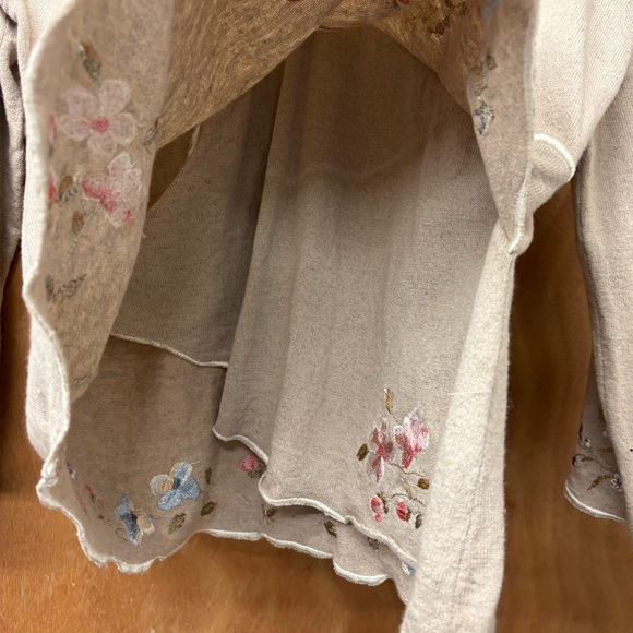 Boho fairy core linen blend top with dainty floral embroidery, large - Picture 7 of 12